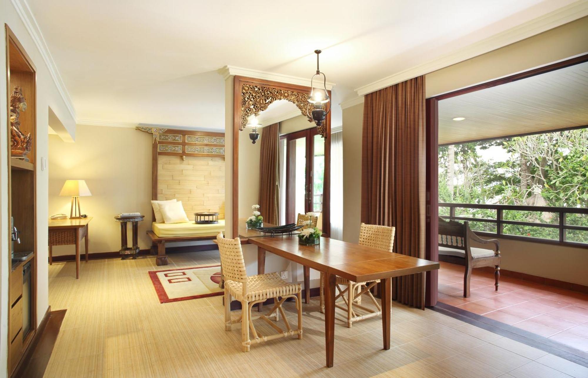 One-Bedroom Ocean View King Suite Daily Resort Activities Kids Amenities